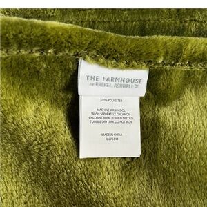 The Farmhouse 100% Polyester Soft Plush Blanket/Throw Blanket